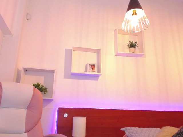 Live sex webcam photo for Candylovee- #273921274