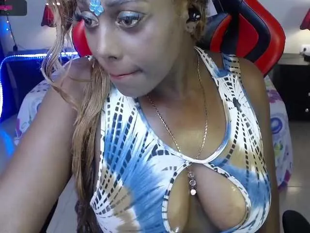 Live sex webcam photo for Canela01 #271923598