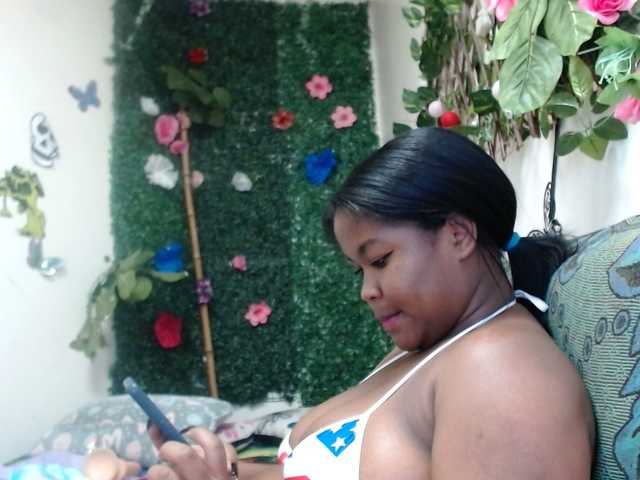 Live sex webcam photo for CannelleX #290325297