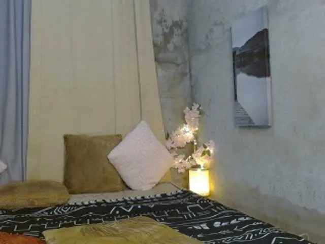 Live sex webcam photo for CaraReign #277495498