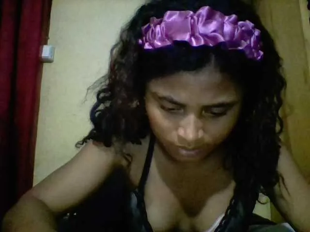 Live sex webcam photo for Carennehot2 #293239903