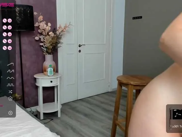 Live sex webcam photo for CarlaReys #275820892