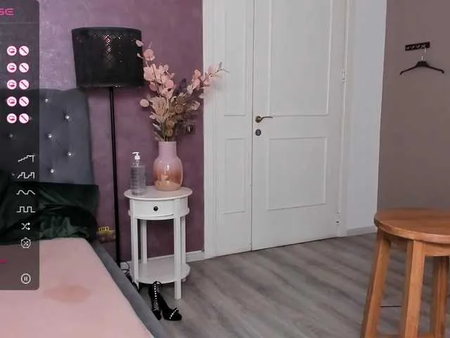 Live sex webcam photo for CarlaReys #276093447