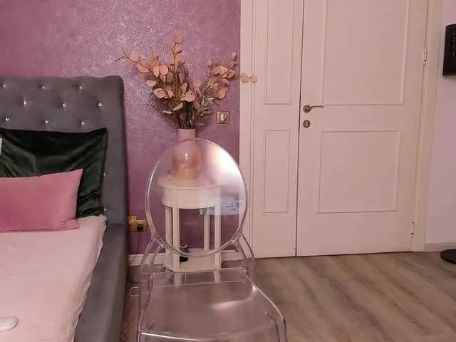 Live sex webcam photo for CarlaReys #292175657