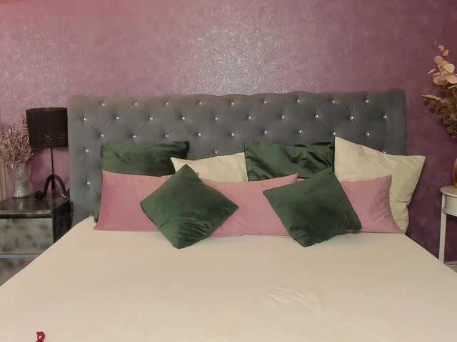 Live sex webcam photo for CarlaReys #292414110