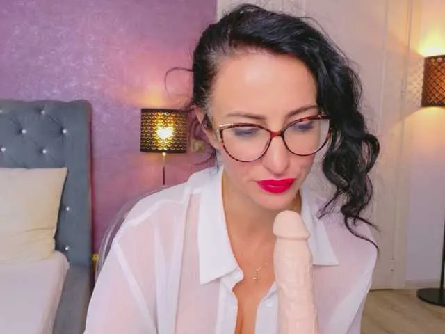 Live sex webcam photo for CarlaReys #294242693