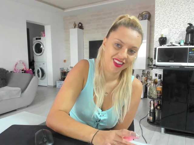 Live sex webcam photo for CarlaStaceeFun #292059142