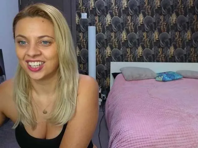 Live sex webcam photo for CarlaStaceeFun #292254078