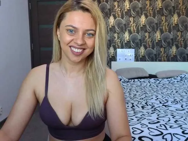 Live sex webcam photo for CarlaStaceeFun #293667970