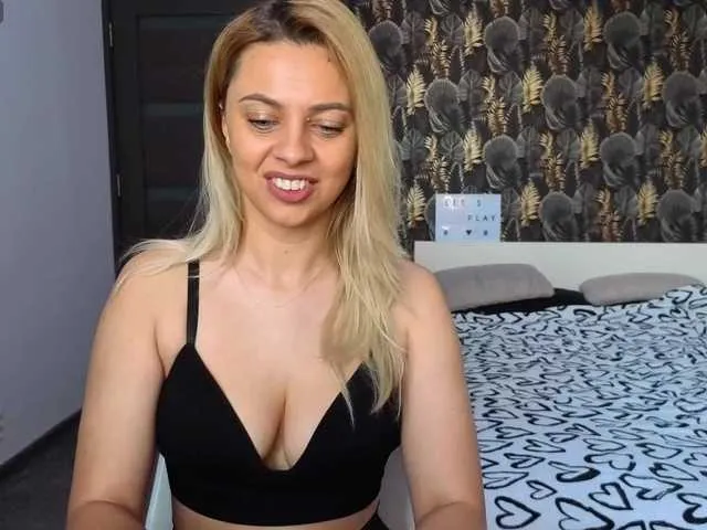 Live sex webcam photo for CarlaStaceeFun #293704843