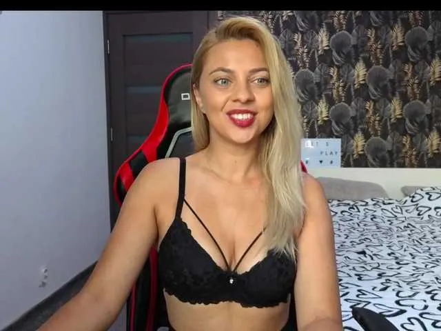 Live sex webcam photo for CarlaStaceeFun #293808924