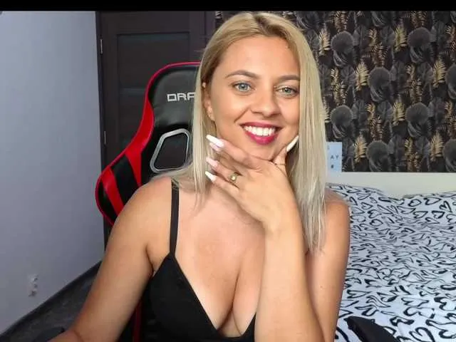 Live sex webcam photo for CarlaStaceeFun #293814505