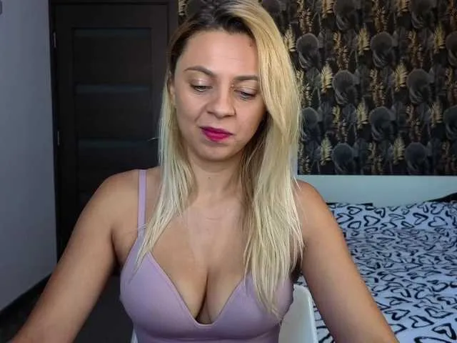 Live sex webcam photo for CarlaStaceeFun #294124816