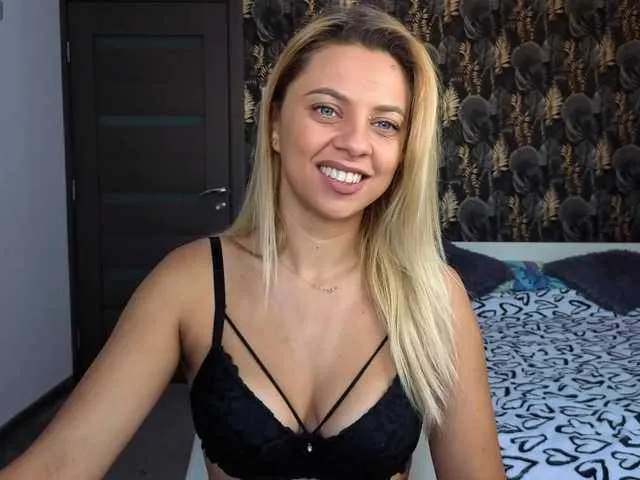 Live sex webcam photo for CarlaStaceeFun #294140370