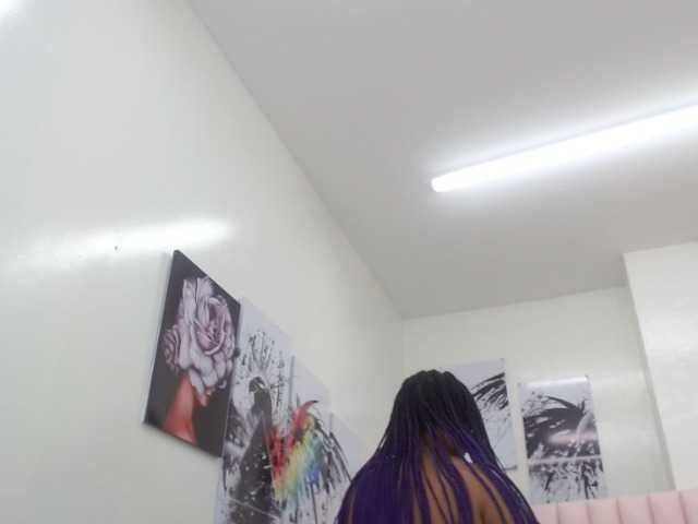 Live sex webcam photo for CarlotaWee #272390121