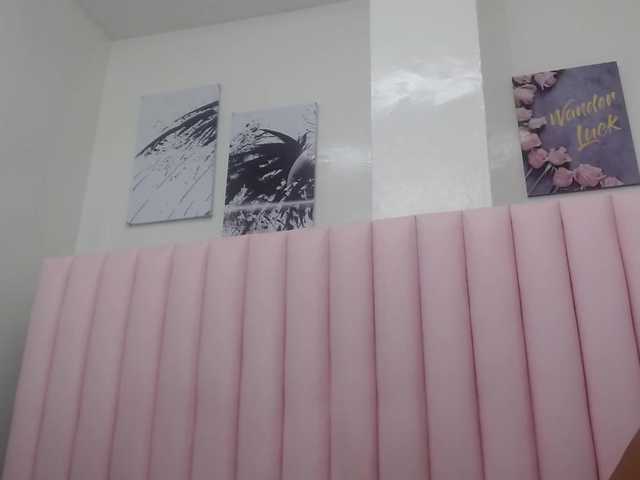 Live sex webcam photo for CarlotaWee #272898561