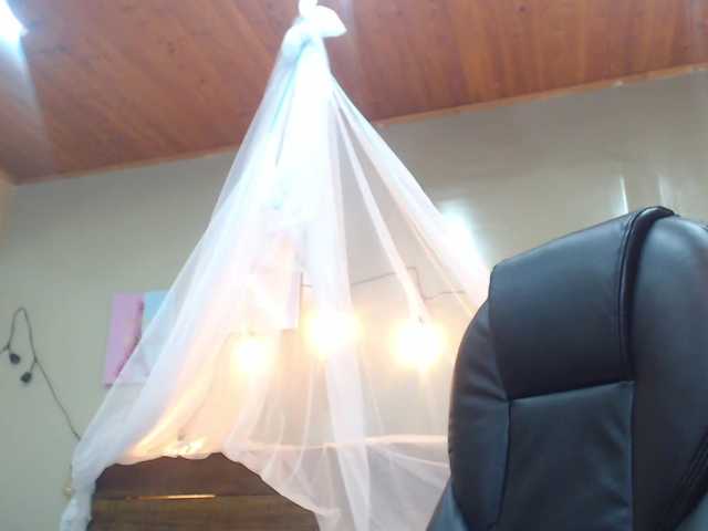 Live sex webcam photo for CarlotaWee #273762325