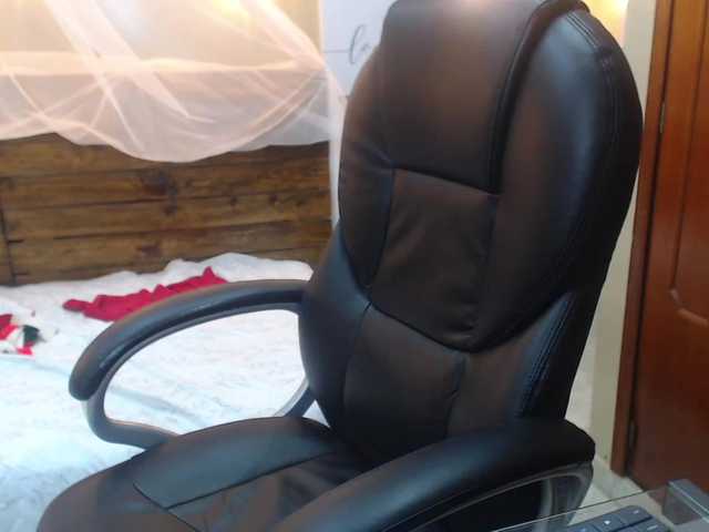 Live sex webcam photo for CarlotaWee #273838625