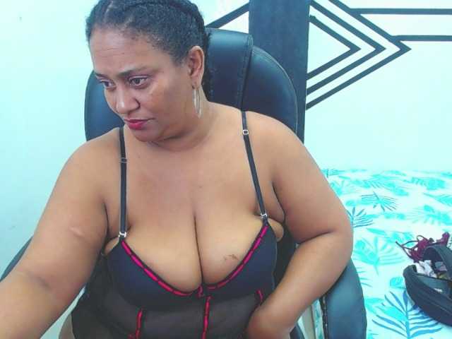 Live sex webcam photo for CarlotaWee #273884536