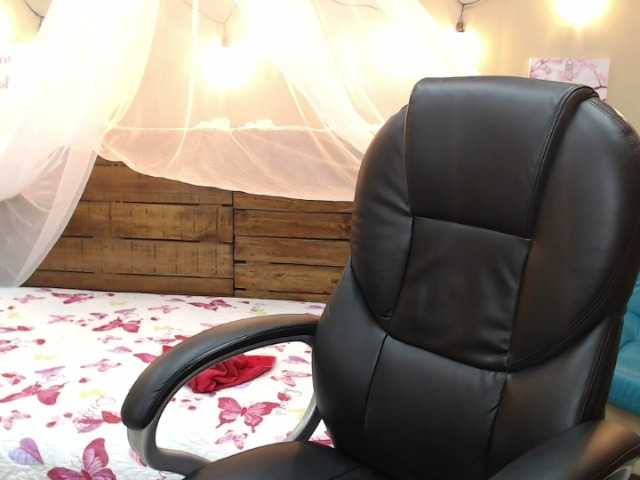 Live sex webcam photo for CarlotaWee #273960130