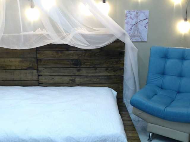 Live sex webcam photo for CarlotaWee #274061444