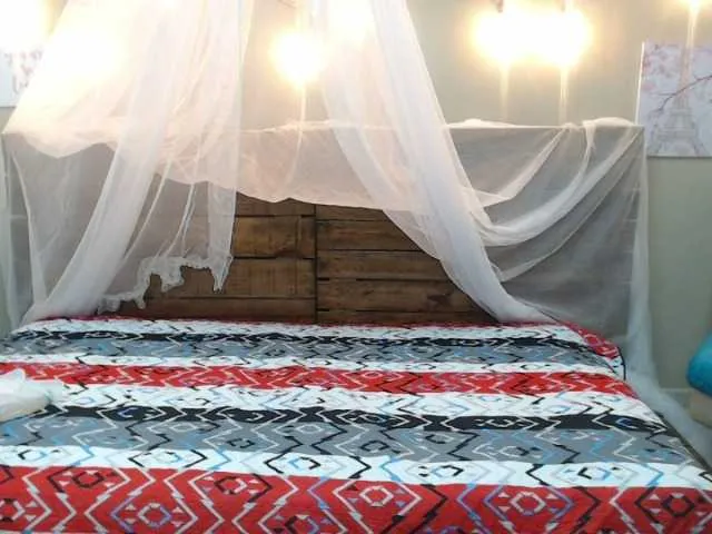 Live sex webcam photo for CarlotaWee #274184811