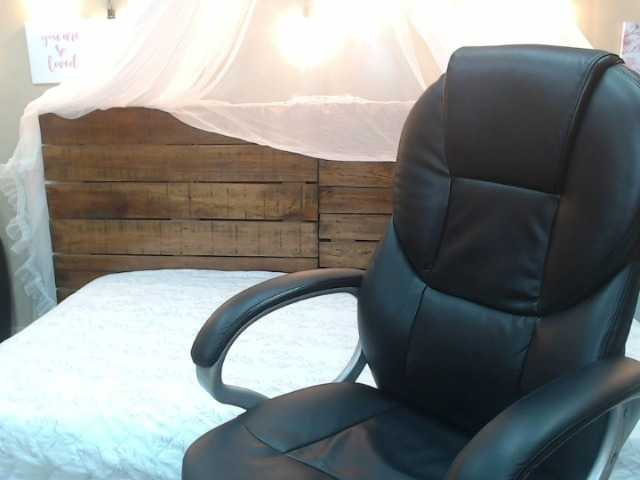 Live sex webcam photo for CarlotaWee #274209494