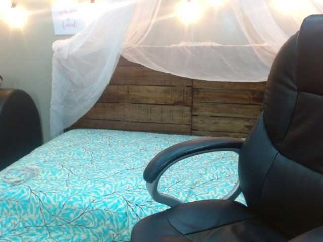 Live sex webcam photo for CarlotaWee #274299349