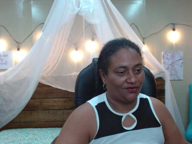 Live sex webcam photo for CarlotaWee #274301319