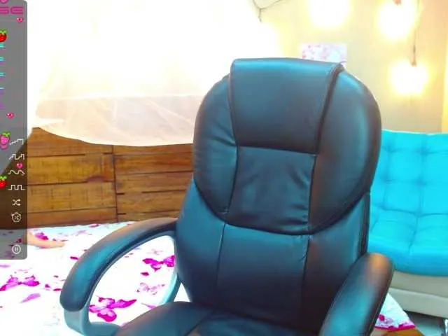 Live sex webcam photo for CarlotaWee #274364843