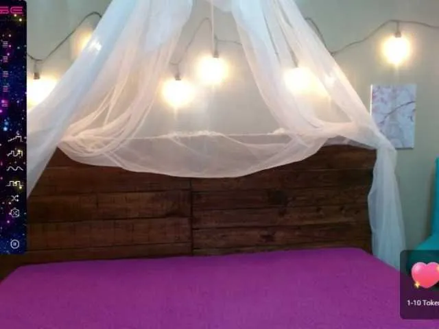 Live sex webcam photo for CarlotaWee #274423552