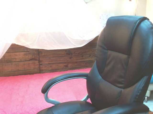 Live sex webcam photo for CarlotaWee #274530628