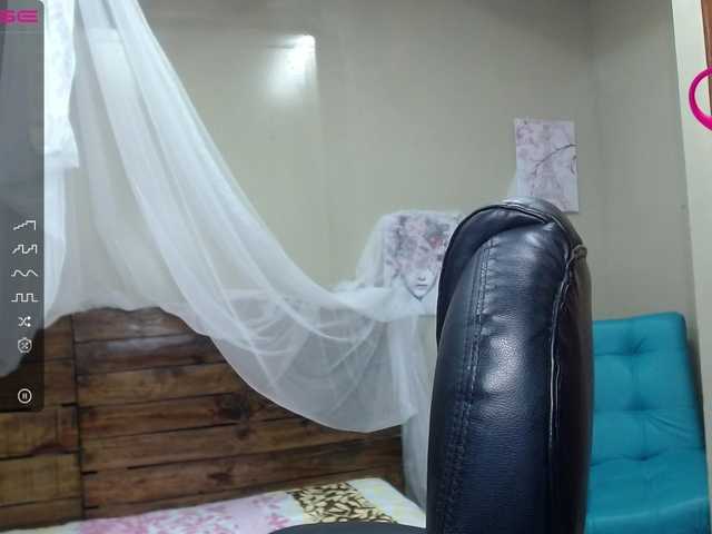 Live sex webcam photo for CarlotaWee #275547376