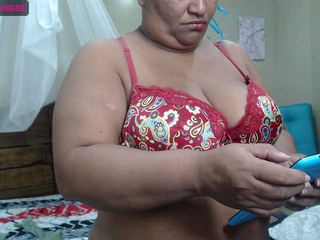 Live sex webcam photo for CarlotaWee #275601372