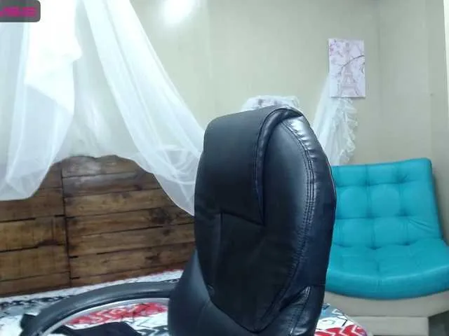 Live sex webcam photo for CarlotaWee #275608986