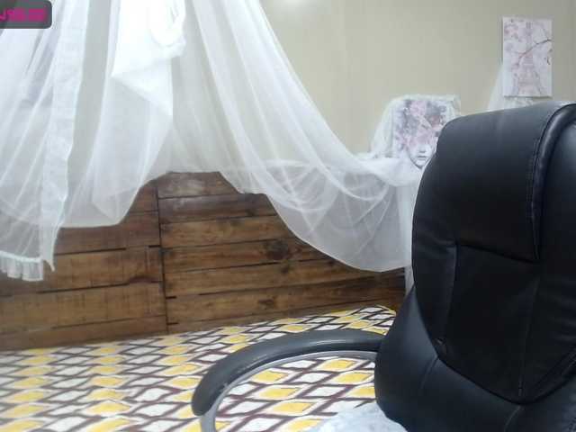 Live sex webcam photo for CarlotaWee #275651197