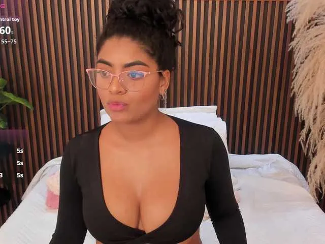 Live sex webcam photo for CarlyMonroee #294199237