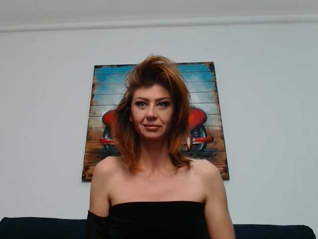 Live sex webcam photo for Carmen4u #290343797