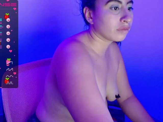 Live sex webcam photo for CarmenGuzmann #272646249