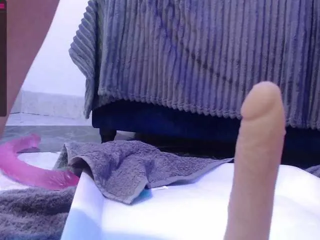 Live sex webcam photo for CarmenGuzmann #272748729