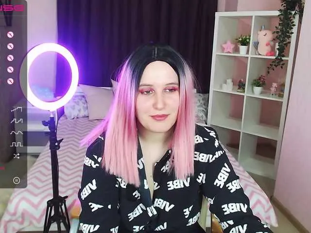 Live sex webcam photo for CarmyShine #273076029