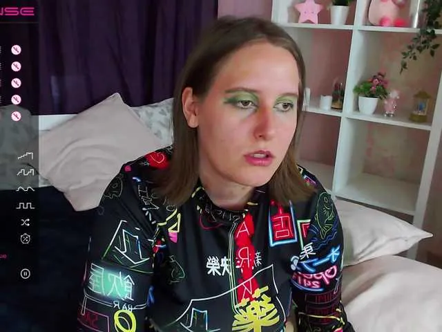 Live sex webcam photo for CarmyShine #273981067