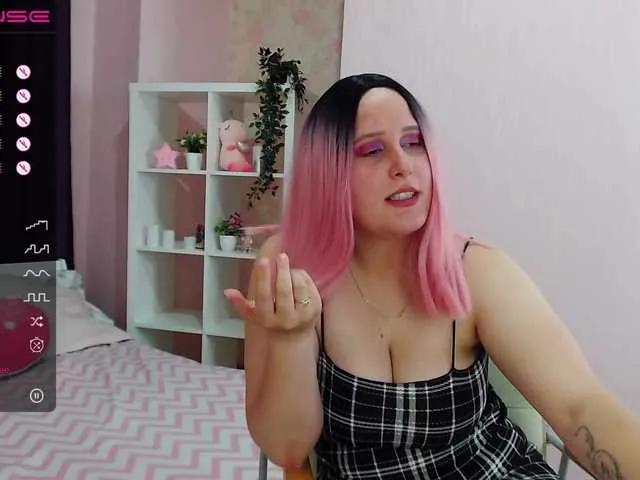 Live sex webcam photo for CarmyShine #274011868