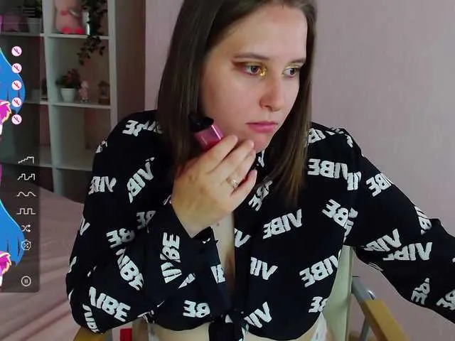 Live sex webcam photo for CarmyShine #274068461