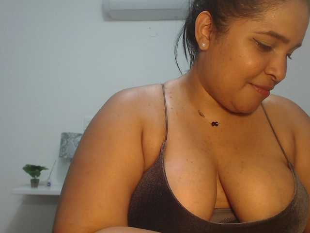 Live sex webcam photo for Caro-x #271715703