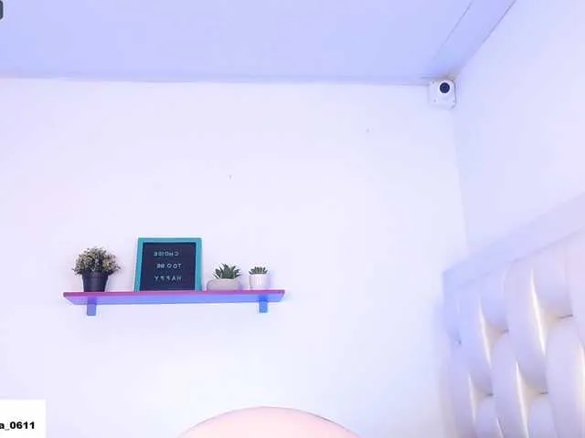 Live sex webcam photo for Caroliina611 #275491532