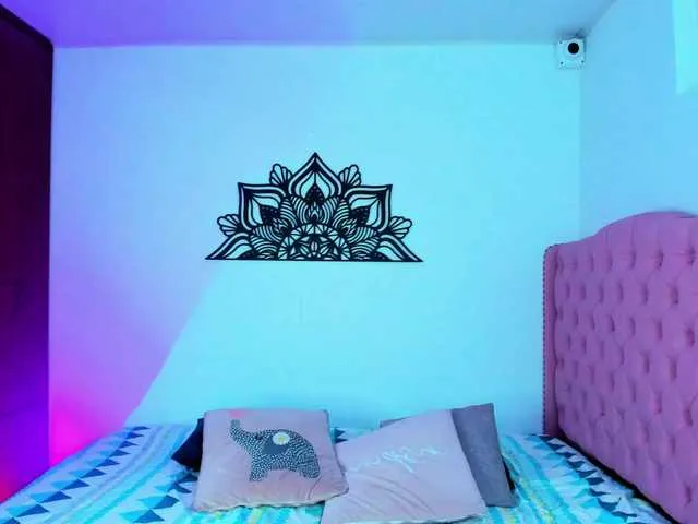 Live sex webcam photo for Caroliina611 #275694627