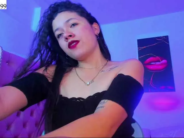 Live sex webcam photo for Caroliina611 #276073768