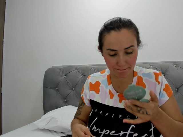 Live sex webcam photo for Carolina-love19 #277927486
