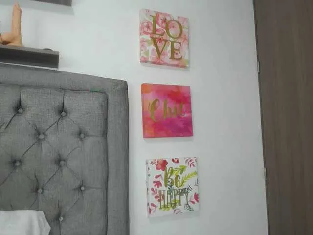 Live sex webcam photo for Carolina-love19 #291045133